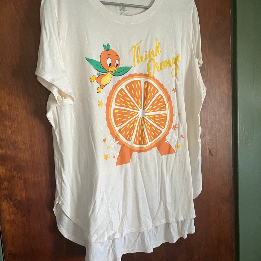 Disney hi/lo Orange Bird Short Sleeve Tee.